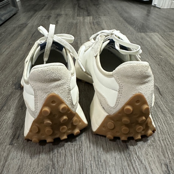 New Balance 327 - Picture 2 of 5